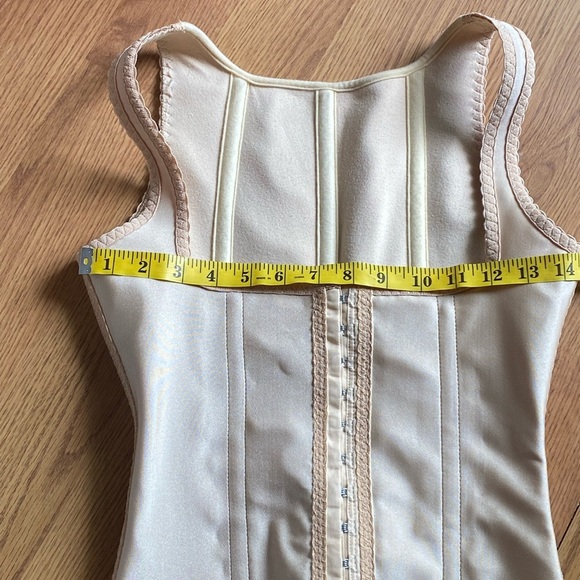 Women’s  Beige Corset Waist Trainer Shapewear SZ 30 - Picture 5 of 7